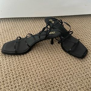 🚨Sold 🚨Strappy heeled leather sandal